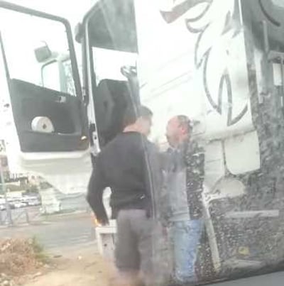 צפו: שוטר היס"מ מפוצץ במכות אזרח בירושלים