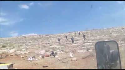בושה: נערי גבעות משליכים אבנים על חיילי צה"ל