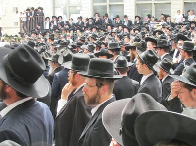 אלפים בהלווית הרב יעקב בורנשטיין בבני ברק