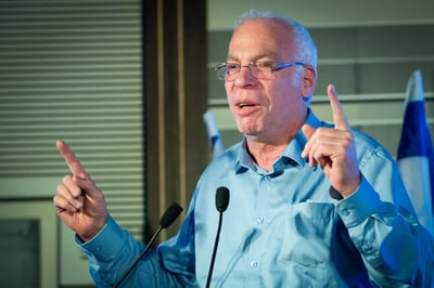 המבקר: אורי אריאל העביר עשרות מיליונים למקורבים