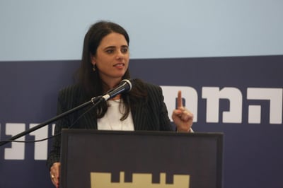 'הנוהל של שקד': פלסטינים בעלי חוב, לא ייכנסו לישראל