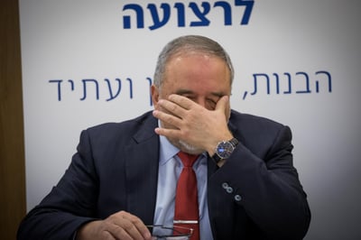 שר הביטחון? ליברמן מתעלם מטרור העפיפונים