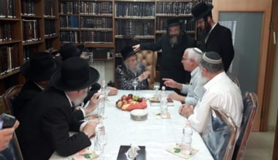 'ביקור מוזר': זעם בסאטמר על ביקורו של אורי אריאל