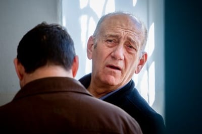 מהיום: אולמרט יתייצב בעמותה של הרב פירר