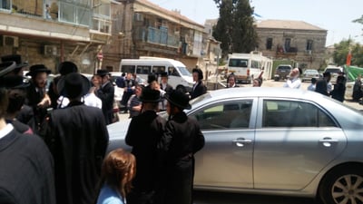 ליברמן חולץ מהתגודדות חרדים במאה שערים