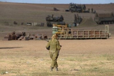 "טנק עם לוחמות לא יתמרן בתוך לבנון"