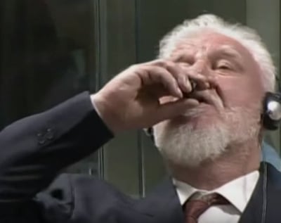 צפו: מת פושע המלחמה ששתה רעל לעיני השופטים