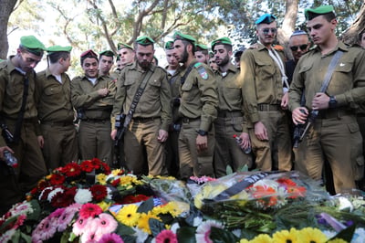 "רציתי לחמם את גופך, ועיניך היו עצומות וכבויות"