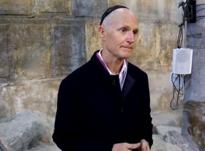 מושל פלורידה בכותל: "זהו יום היסטורי הנשיא עשה את הדבר הנכון"
