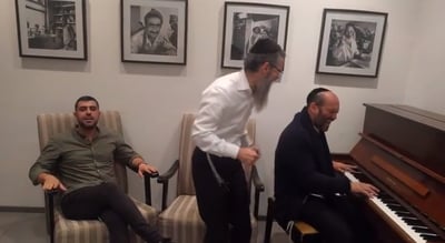 צפו: כשגדולי המוזיקה היהודית באורות של חנוכה