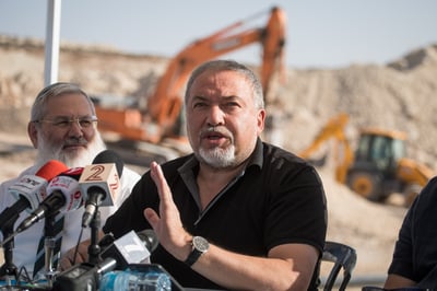 נבהל מהסקרים? ליברמן יאשר בנייה ביו"ש