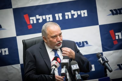 ליברמן מאבד סבלנות ותוקף את נתניהו: "תפסיקו לשקר"