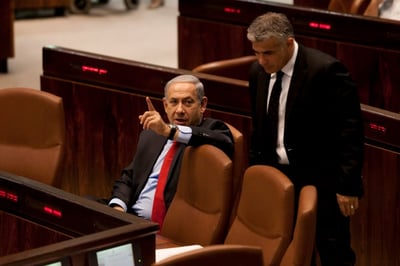 לפיד ונתניהו צמודים, גבאי מדשדש ובנט לא מתרומם