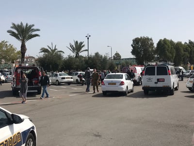 המחבל דוהר לעבר הכוחות ופוצע שני חיילים ושוטר מג"ב