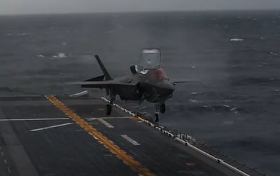 כמו מסוק • מדהים: ה-F35b מבצע נחיתה אנכית. צפו