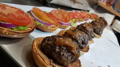 ממפיס: ההמבורגר בעל החזון| ביקורת מסעדות