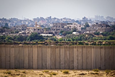 "בליל הסדר תגיעו לבית הכנסת עם נשק"