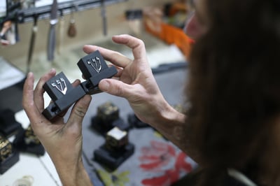 אני רוצה לקנות תפילין לבר מצווה לילד, מה צריך לדעת?