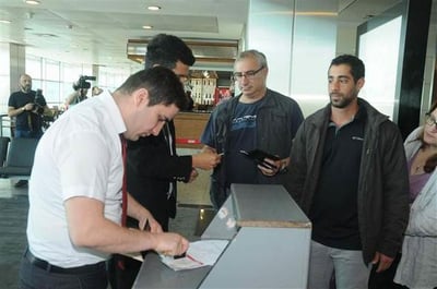 תיעוד: שגריר ישראל הושפל בשדה התעופה בטורקיה