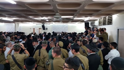 מאות נענו לקריאה והשתתפו בהלווית החייל