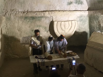 בר מצווה בנוף אחר: קבלת עול מצוות בקברי התנאים