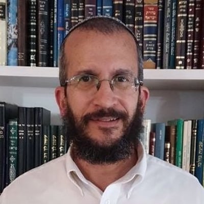 סערת הגיור: 'מה בוער לרב צעיר להקטין רבנים גדולים?'