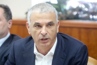 כחלון נזכר לתקוף את בג"צ: "פגיעה ישירה בצרכן"