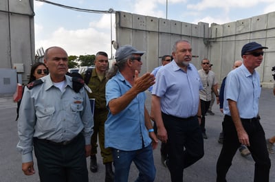 אחרי מות החייל: התנאי של ליברמן לתושבי עזה