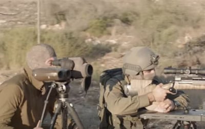 מרתק • צפו: האדם שבלעדיו הצלפים לא שווים כלום