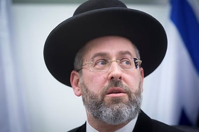 "זה העתיד שאתה רוצה?" הרב לאו במתקפה על לפיד