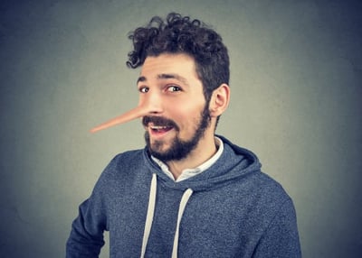 כיצד חיים במציאות שדורשת לפעמים לשקר?
