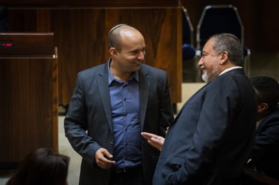 סקר: הליכוד ממשיך להיחלש; גנץ מפרק את גבאי