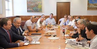 אחרי הביקורת, נתניהו זימן את ראשי המועצות לפגישה