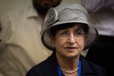 עדינה בר שלום: "כרגע אין מגעים עם בני גנץ"