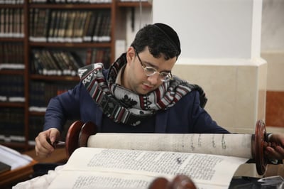 המומים וכואבים: תיעוד חילול בית הכנסת בירושלים