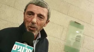 מה הוא עושה? האסטרטגיה הלא ברורה של הרב רפי פרץ
