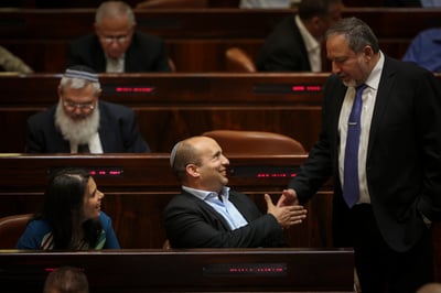 בנט ושקד חתמו על הסכם עודפים עם ליברמן