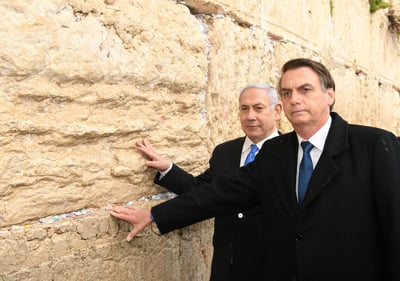 ביקור בכותל עם נתניהו: נשיא ברזיל הניח פתק