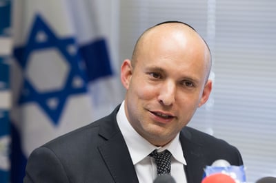נפתלי בנט תמיד "רץ" ותמיד עם "אלונקה" על הכתף