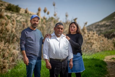 "במותו ציווה לנו שמחה": עמיר בניון בשיר זיכרון מרגש