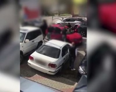 כתב אישום: תקפו עם אלה נהג ש"הסתכל עליהם"- צפו: