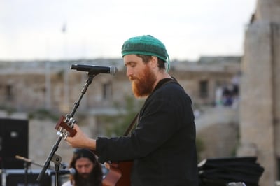 "מבוע": ביני לנדאו משיק סינגל חדש. צפו