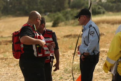 מושב תרום מפונה; 10 בתים בוערים במבוא מודיעים