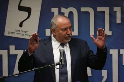 הליכוד: "ליברמן בולם ממשלת אחדות, מתואם עם לפיד"