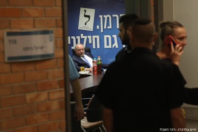 12 תמונות ב- 12 שעות; פיזור הכנסת שעה אחר שעה