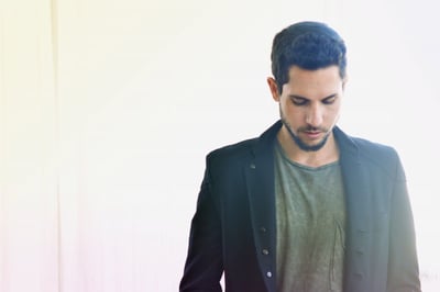 מהפס קול של הסדרה סרוגים לאלבום סולו ראשון