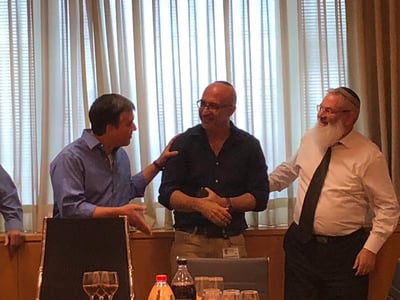 הפיטורים נכנסו לתוקף: קובי אלירז נפרד ממשרד הביטחון