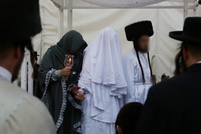 חתן בן 17, כלה בת 16: תיעוד מיוחד מחתונת הסתר