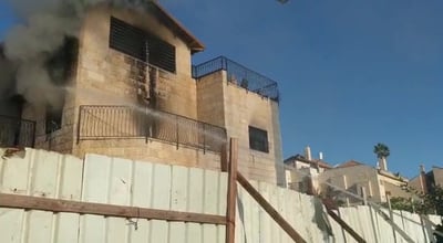 משפחה בת 10 נפשות חולצה מדירה בוערת בי-ם