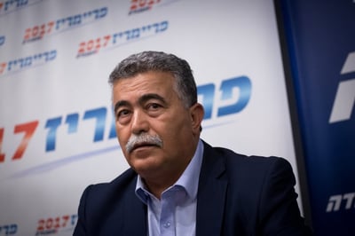 עמיר פרץ: צריכים להביא 4 מנדטים מגוש הימין